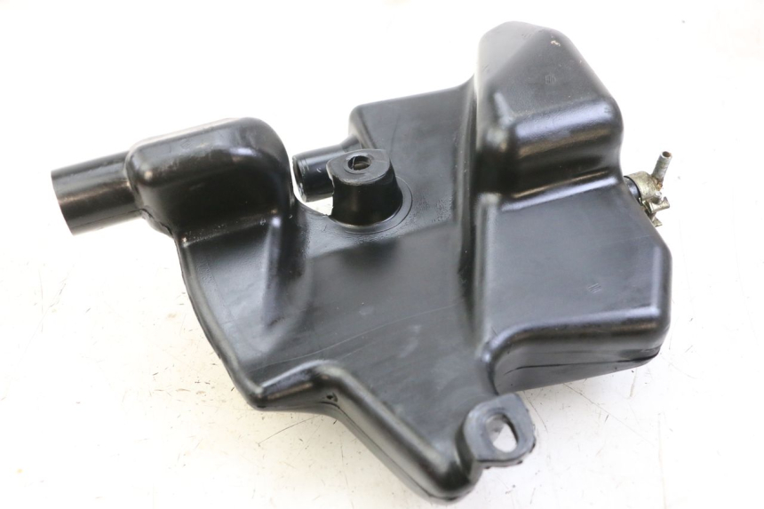 photo de RESERVOIR HUILE PIAGGIO FLY 2T 50 (2004 - 2017) - Gros plan technique