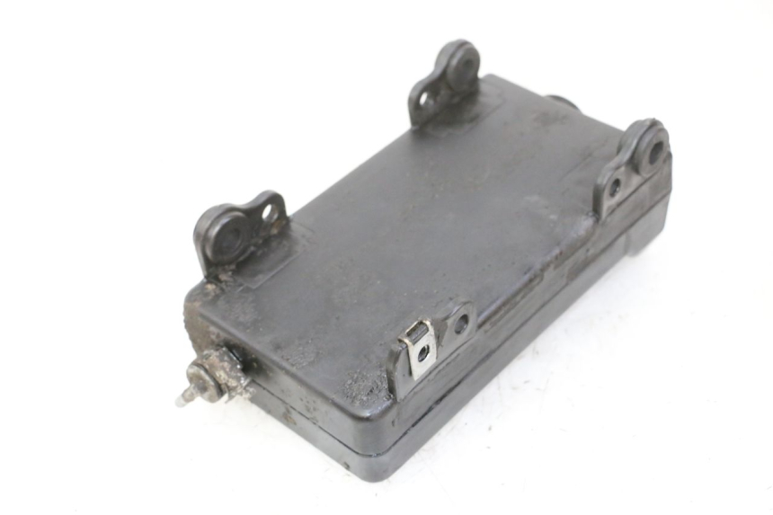 photo de RESERVOIR HUILE RIEJU MRT 50 (2018 - 2021) - Gros plan technique