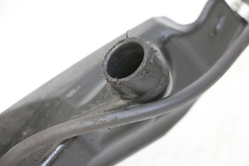 photo de RÉSERVOIR HUILE PIAGGIO NEW TYPHOON 50 (2010 - 2017) - Gros plan technique