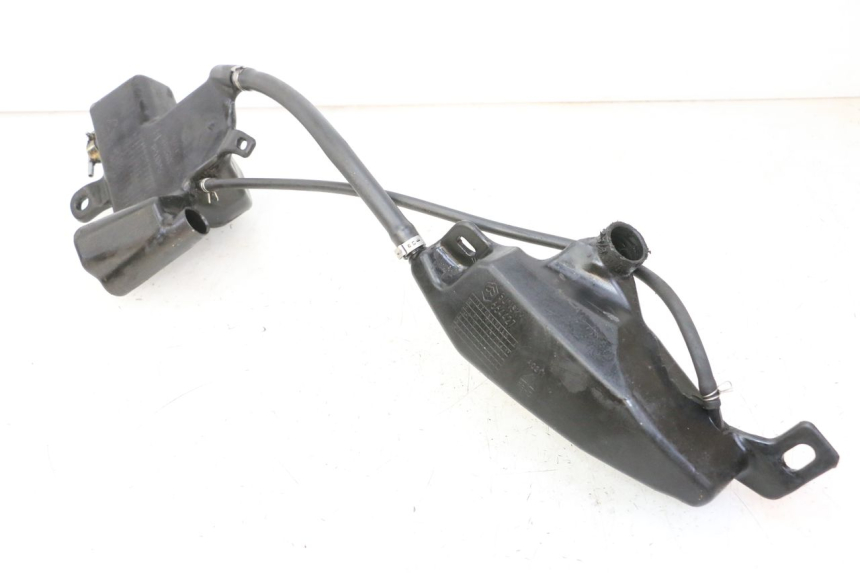 photo de RÉSERVOIR HUILE PIAGGIO NEW TYPHOON 50 (2010 - 2017) - Points de fixation