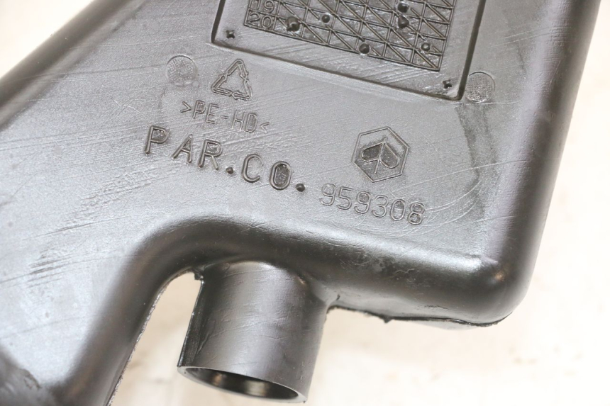 photo de RESERVOIR HUILE PIAGGIO NRG POWER PUREJET 50 (2018 - 2021) - Zoom état d’usage