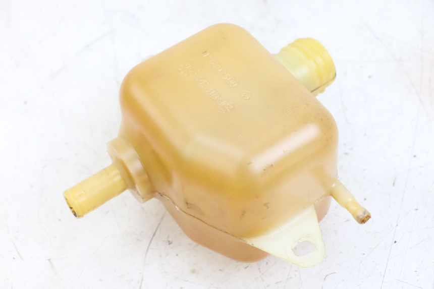 photo de RÉSERVOIR HUILE PEUGEOT SATELIS 125 (2006 - 2009) - Autre angle de vue