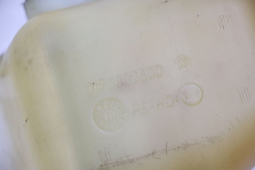 photo de RÉSERVOIR HUILE PEUGEOT SATELIS 125 (2006 - 2009) - Zoom état d’usage