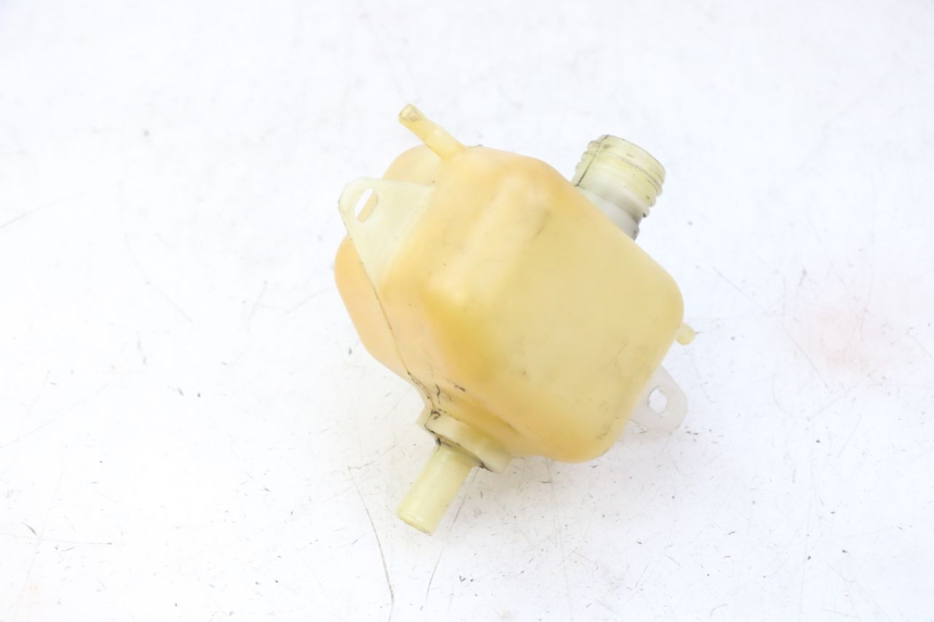 photo de RÉSERVOIR HUILE PEUGEOT SATELIS 125 (2006 - 2009) - Autre angle de vue