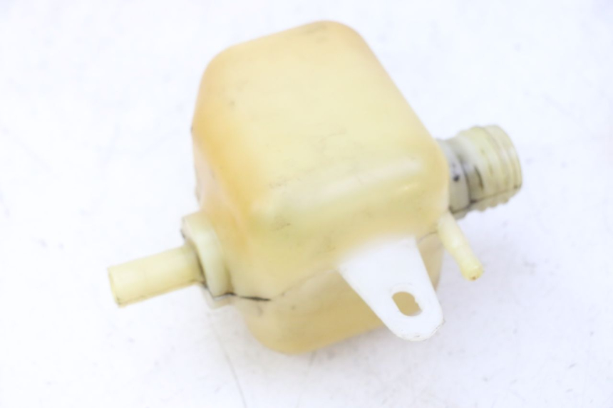 photo de RÉSERVOIR HUILE PEUGEOT SATELIS 125 (2006 - 2009) - Points de fixation