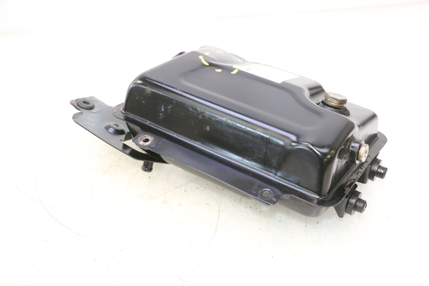photo de RESERVOIR HUILE CAN-AM SPYDER RS 1000 (2008 - 2012) - Points de fixation