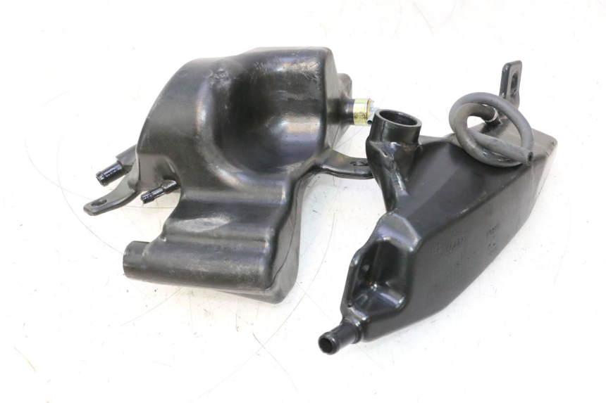 photo de RESERVOIR HUILE APRILIA SR 2T 50 (2012 - 2017) - Points de fixation