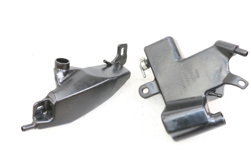 photo de RESERVOIR HUILE APRILIA SR MOTARD 50 (2012 - 2018) - Zoom état d’usage