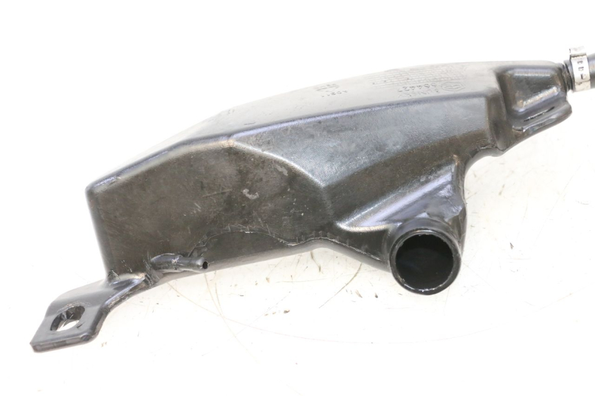 photo de RESERVOIR HUILE APRILIA SR MOTARD 50 (2012 - 2018) - Points de fixation