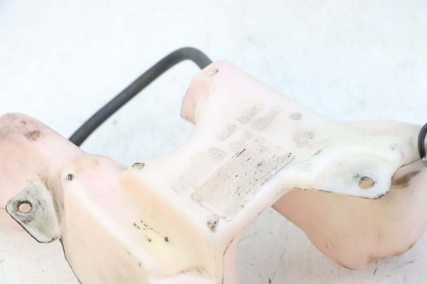 photo de RÉSERVOIR HUILE APRILIA SR R 2T LC 50 (2018 - 2021) - Gros plan technique