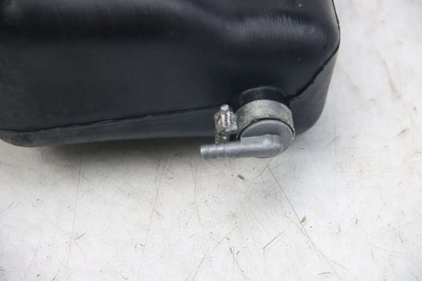 photo de RÉSERVOIR HUILE PIAGGIO VESPA S 2T 50 (2007 - 2014) - Points de fixation