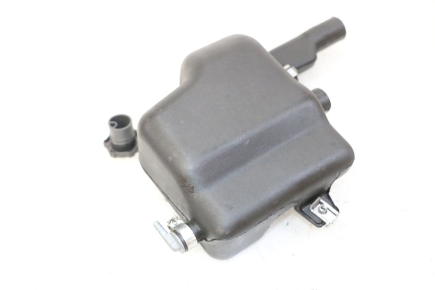 photo de RÉSERVOIR HUILE PIAGGIO VESPA S 2T 50 (2007 - 2014) - Autre angle de vue