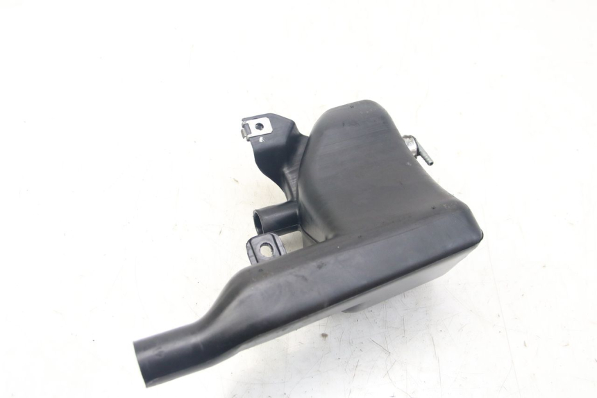 photo de RÉSERVOIR HUILE PIAGGIO VESPA SPRINT 2T 50 (2014 - 2018) - Gros plan technique