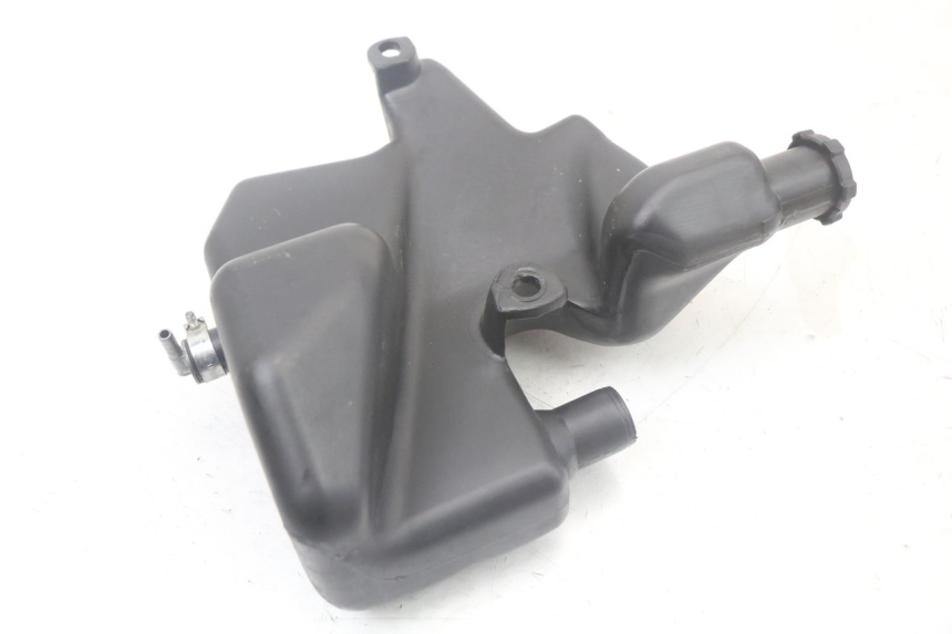 photo de RÉSERVOIR HUILE PIAGGIO ZIP 2T 50 (2009 - 2019) - Gros plan technique