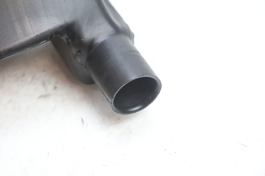 photo de RÉSERVOIR HUILE PIAGGIO ZIP 2T 50 (2009 - 2019) - Gros plan technique