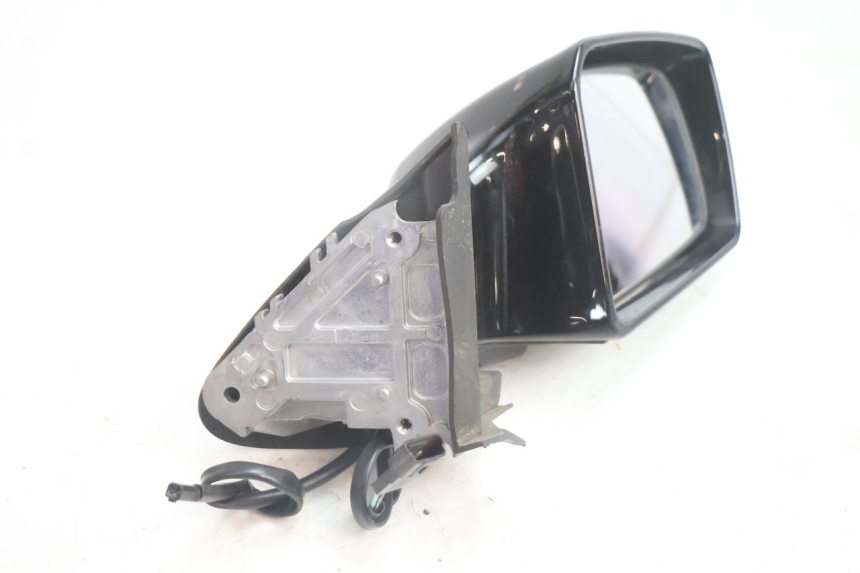 photo de RETROVISEUR DROIT SUZUKI BURGMAN EXECUTIVE ABS 650 (2006 - 2012) - Gros plan technique