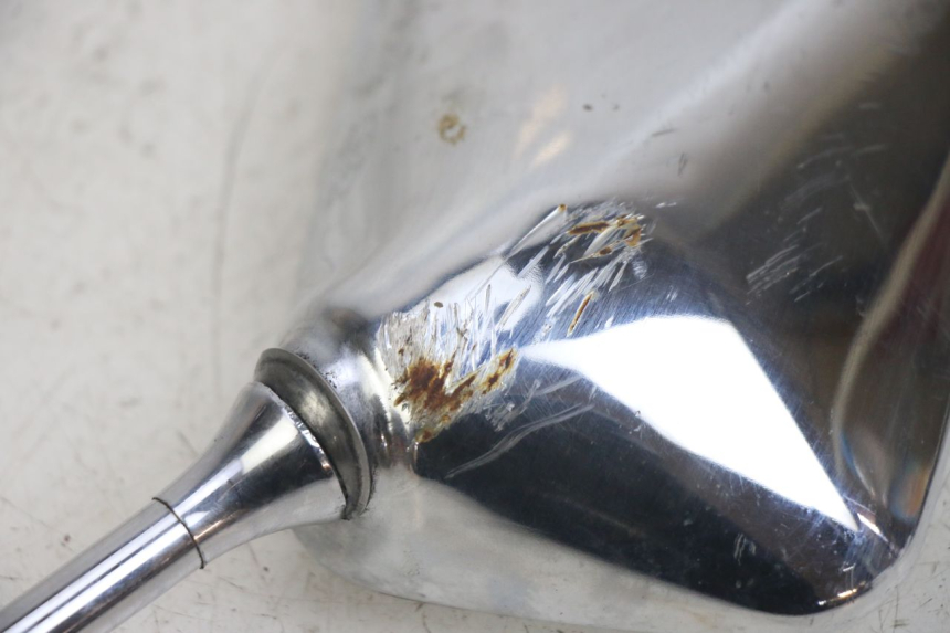 photo de RéTROVISEUR DROIT HONDA CA REBEL 125 (1995 - 2001) - Gros plan technique