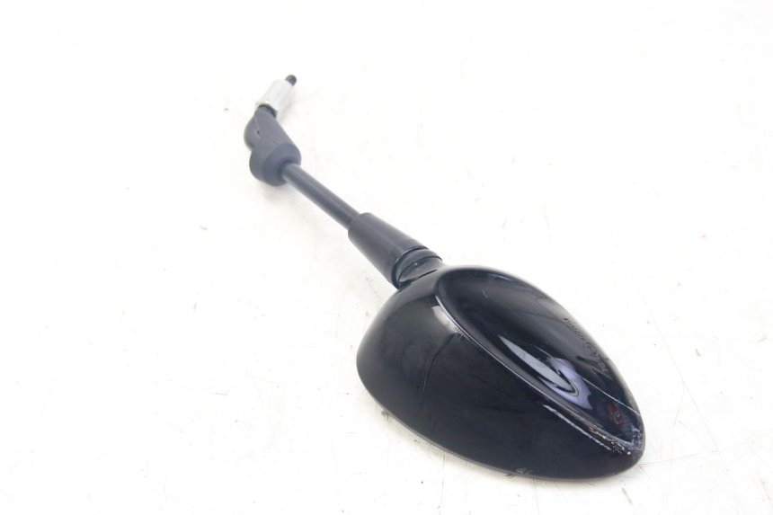 photo de RETROVISEUR DROIT PIAGGIO VESPA SPRINT 2T 50 (2014 - 2018) - Gros plan technique