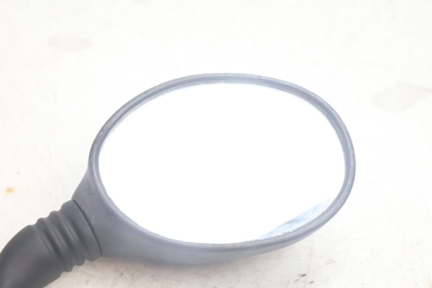 photo de RéTROVISEUR DROIT YAMAHA YP MAJESTY 125 (2002 - 2006) - Autre angle de vue