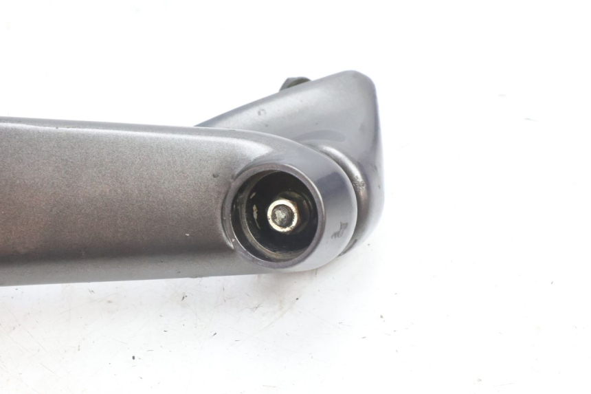photo de RéTROVISEUR DROIT KAWASAKI ZZR 600 (1995 - 2004) - Points de fixation