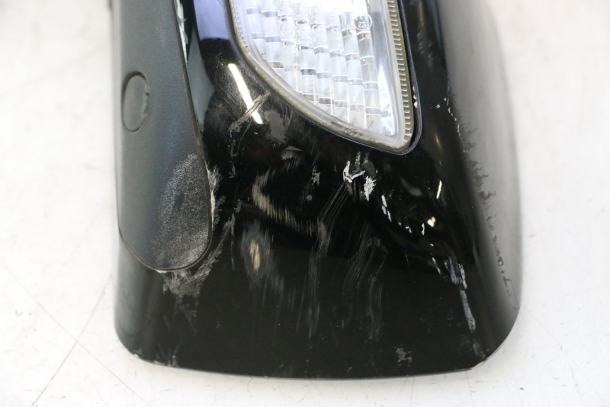 photo de RETROVISEUR GAUCHE SUZUKI BURGMAN EXECUTIVE ABS 650 (2006 - 2012) - Gros plan technique