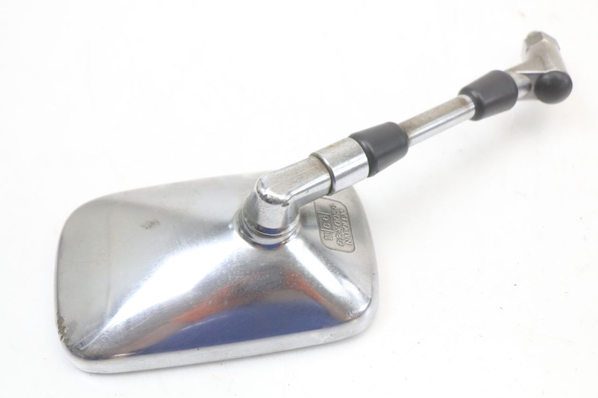 photo de RETROVISEUR GAUCHE SUZUKI GZ MARAUDER 125 (1998 - 2004) - Gros plan technique