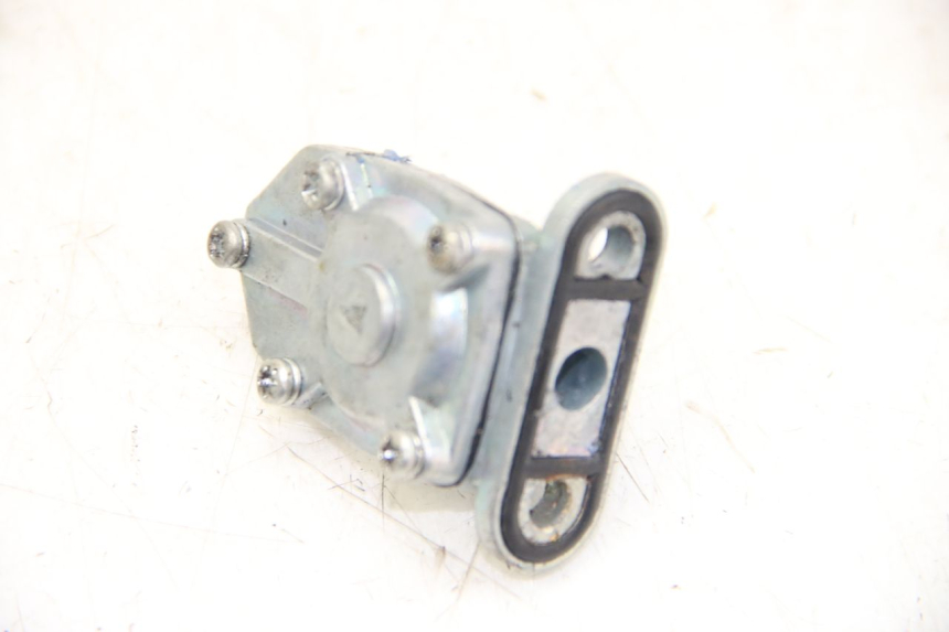 photo de ROBINET RESERVOIR MBK BOOSTER SPIRIT 50 (1999 - 2003) - Zoom état d’usage