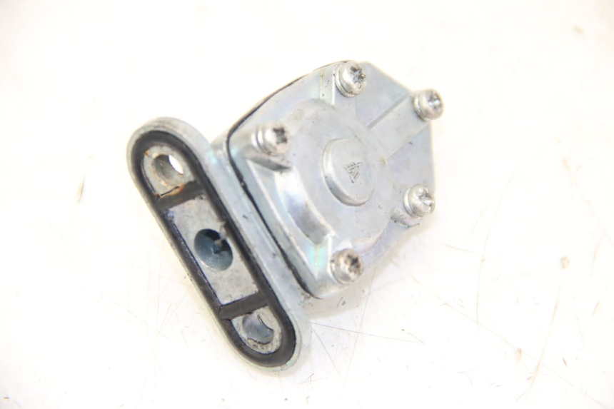 photo de ROBINET RESERVOIR MBK BOOSTER SPIRIT 50 (1999 - 2003) - Autre angle de vue