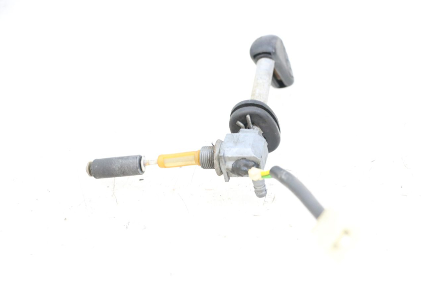 photo de ROBINET RESERVOIR PEUGEOT BUXY 50 (1993 - 1998) - Autre angle de vue