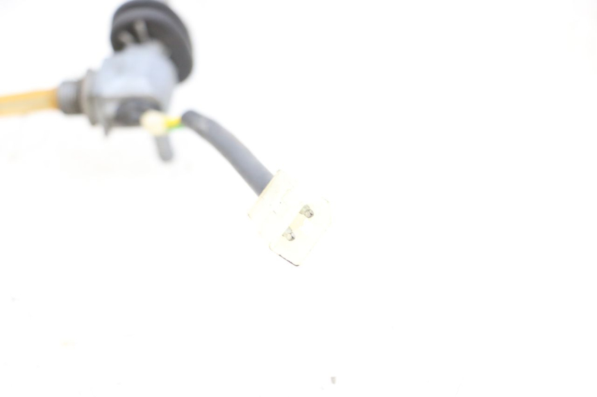 photo de ROBINET RESERVOIR PEUGEOT BUXY 50 (1993 - 1998) - Gros plan technique