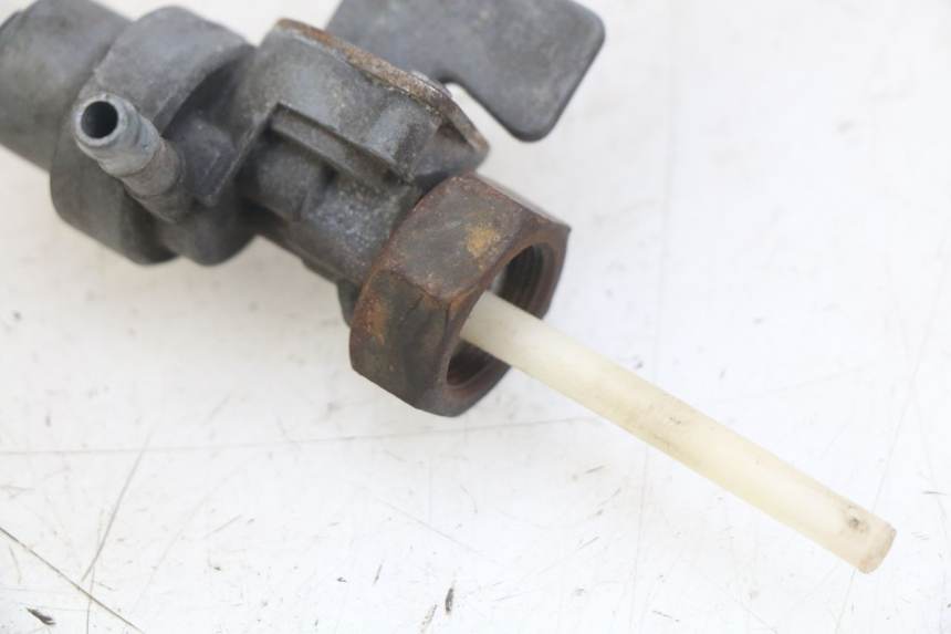 photo de ROBINET RESERVOIR HONDA CM 125 (1983 - 2003) - Détail de la pièce