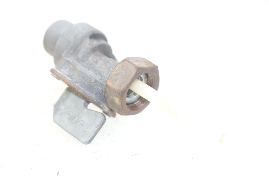 photo de ROBINET RESERVOIR HONDA CM 125 (1983 - 2003) - Zoom état d’usage