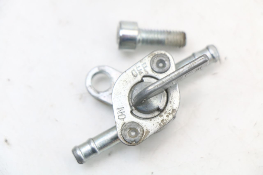 photo de Fuel tap KSR RACING DRIFT 140 - Gros plan technique