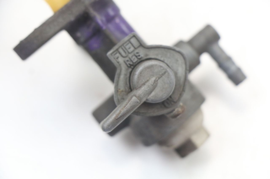 photo de ROBINET RESERVOIR SUZUKI GN 125 (1997 - 2000) - Détail de la pièce