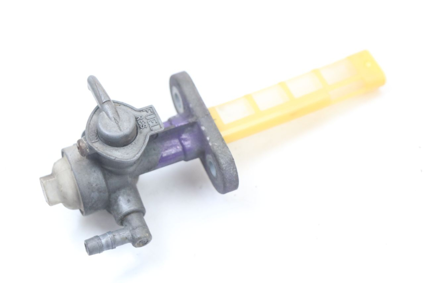 photo de ROBINET RESERVOIR SUZUKI GN 125 (1997 - 2000) - Zoom état d’usage