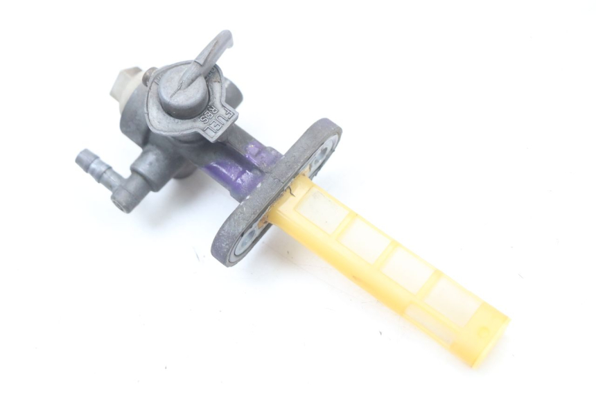 photo de ROBINET RESERVOIR SUZUKI GN 125 (1997 - 2000) - Autre angle de vue