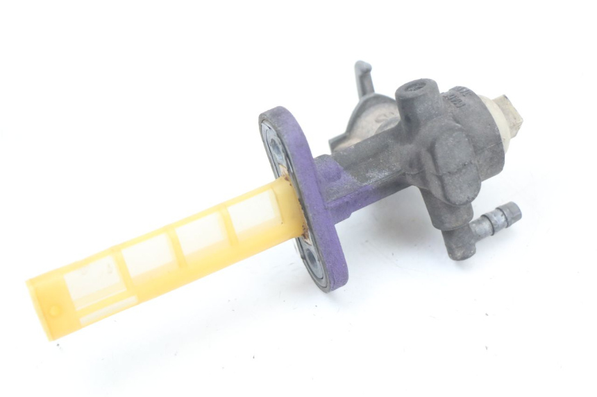 photo de ROBINET RESERVOIR SUZUKI GN 125 (1997 - 2000) - Gros plan technique