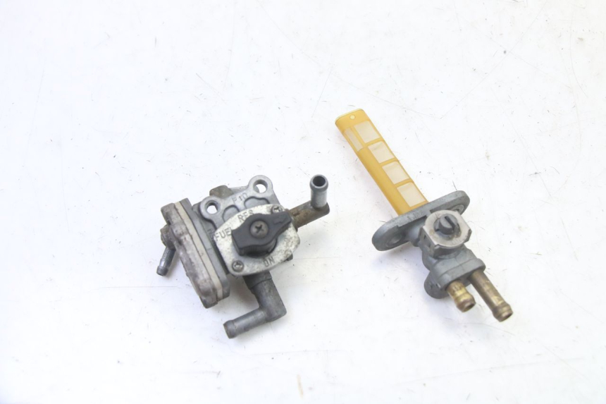 photo de ROBINET RESERVOIR SUZUKI GS GSE 500 (2001 - 2003) - Vue principale