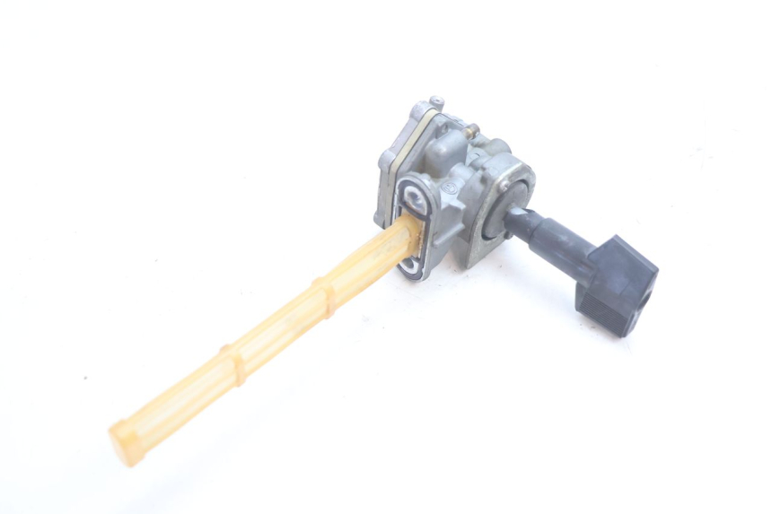 photo de ROBINET RESERVOIR SUZUKI GSF N BANDIT 1200 (2001 - 2005) - Gros plan technique