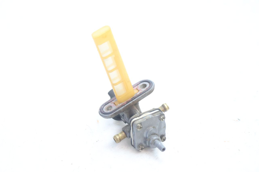 photo de ROBINET RESERVOIR SUZUKI GSX F GSXF 750 (1988 - 1998) - Autre angle de vue