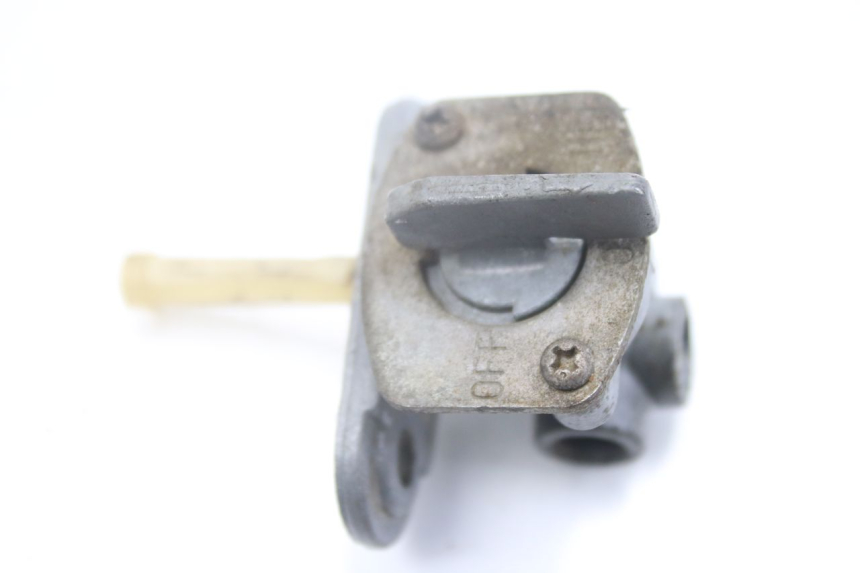 photo de ROBINET RESERVOIR KAWASAKI KX 250 (1994 - 1998) - Gros plan technique