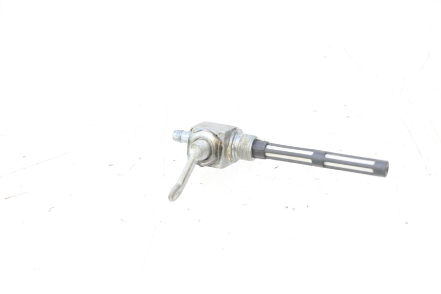 photo de ROBINET RESERVOIR PEUGEOT LUDIX BLASTER 50 (2006 - 2014) - Gros plan technique