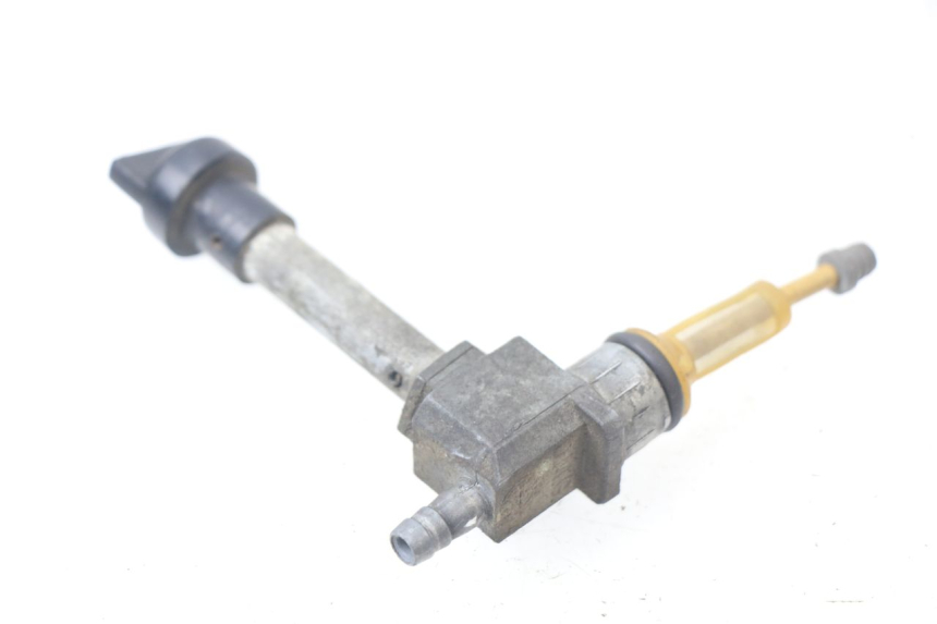 photo de ROBINET RESERVOIR PEUGEOT LUDIX 50 (2008 - 2017) - Gros plan technique