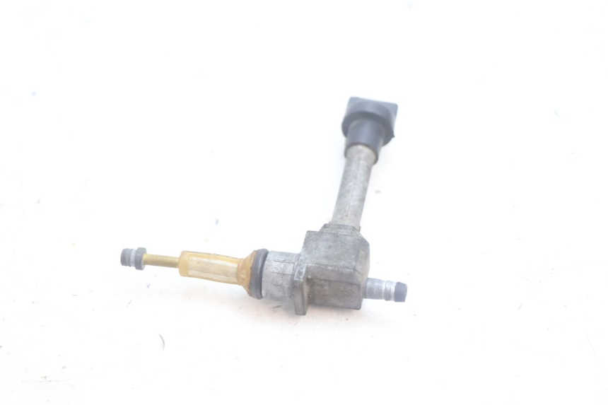 photo de ROBINET RESERVOIR PEUGEOT LUDIX 50 (2005 - 2007) - Autre angle de vue