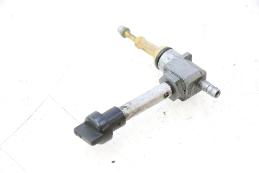 photo de ROBINET RESERVOIR PEUGEOT LUDIX PRO 2T 50 (2010 - 2017) - Gros plan technique