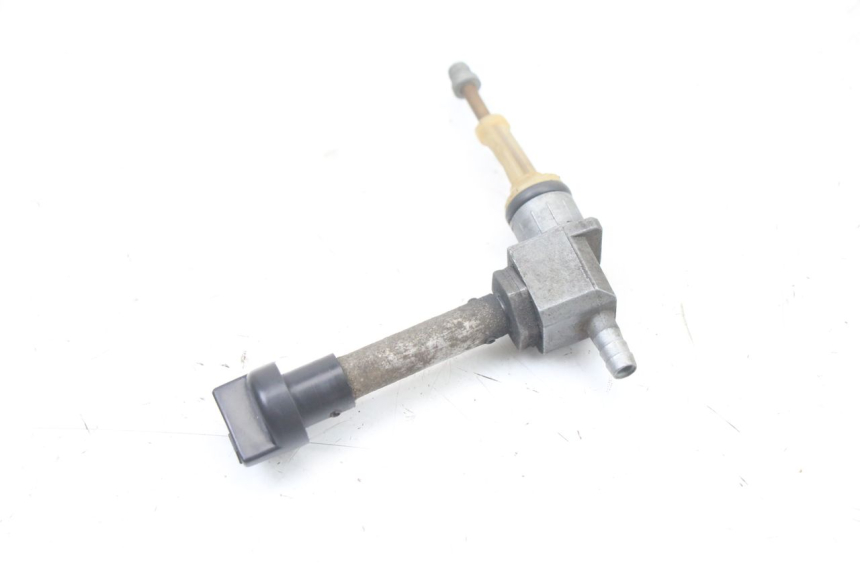 photo de ROBINET RESERVOIR PEUGEOT LUDIX ONE 50 (2005 - 2008) - Gros plan technique