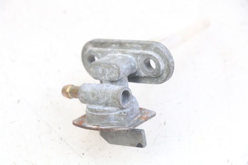 photo de ROBINET RESERVOIR YAMAHA PW 80 (1983 - 2014) - Autre angle de vue