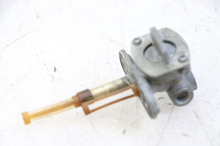 photo de ROBINET RESERVOIR YAMAHA PW 80 (1983 - 2014) - Points de fixation