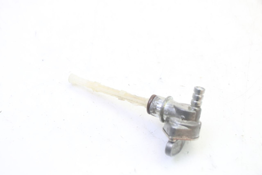 photo de ROBINET RESERVOIR DERBI SENDA SM DRD 50 (2008 - 2013) - Autre angle de vue