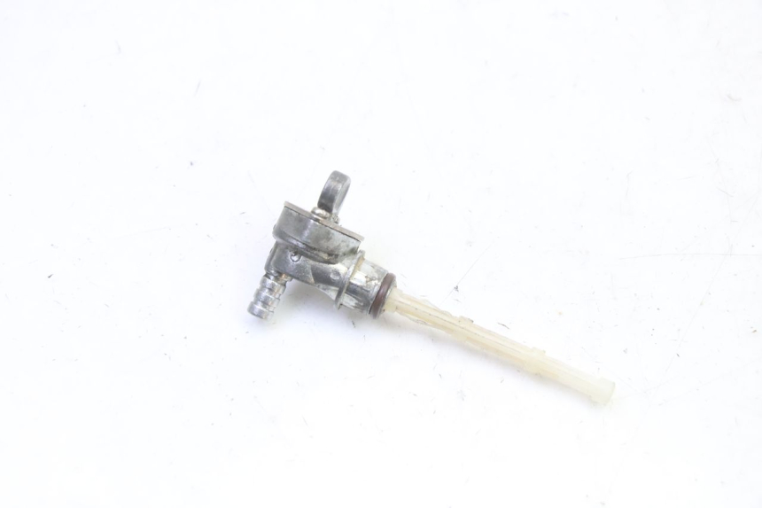 photo de ROBINET RESERVOIR DERBI SENDA SM DRD 50 (2008 - 2013) - Gros plan technique